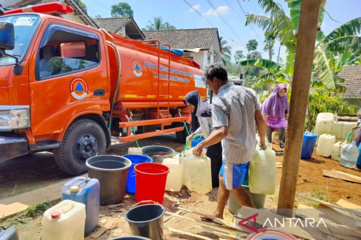 BPBD Temanggung salurkan 77 tangki  air bersih