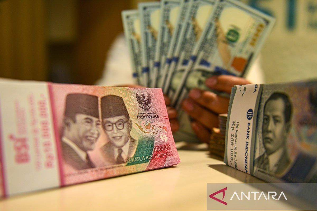 Nilai tukar rupiah hari ini melemah 5 poin menjadi Rp15.130 per dolar AS