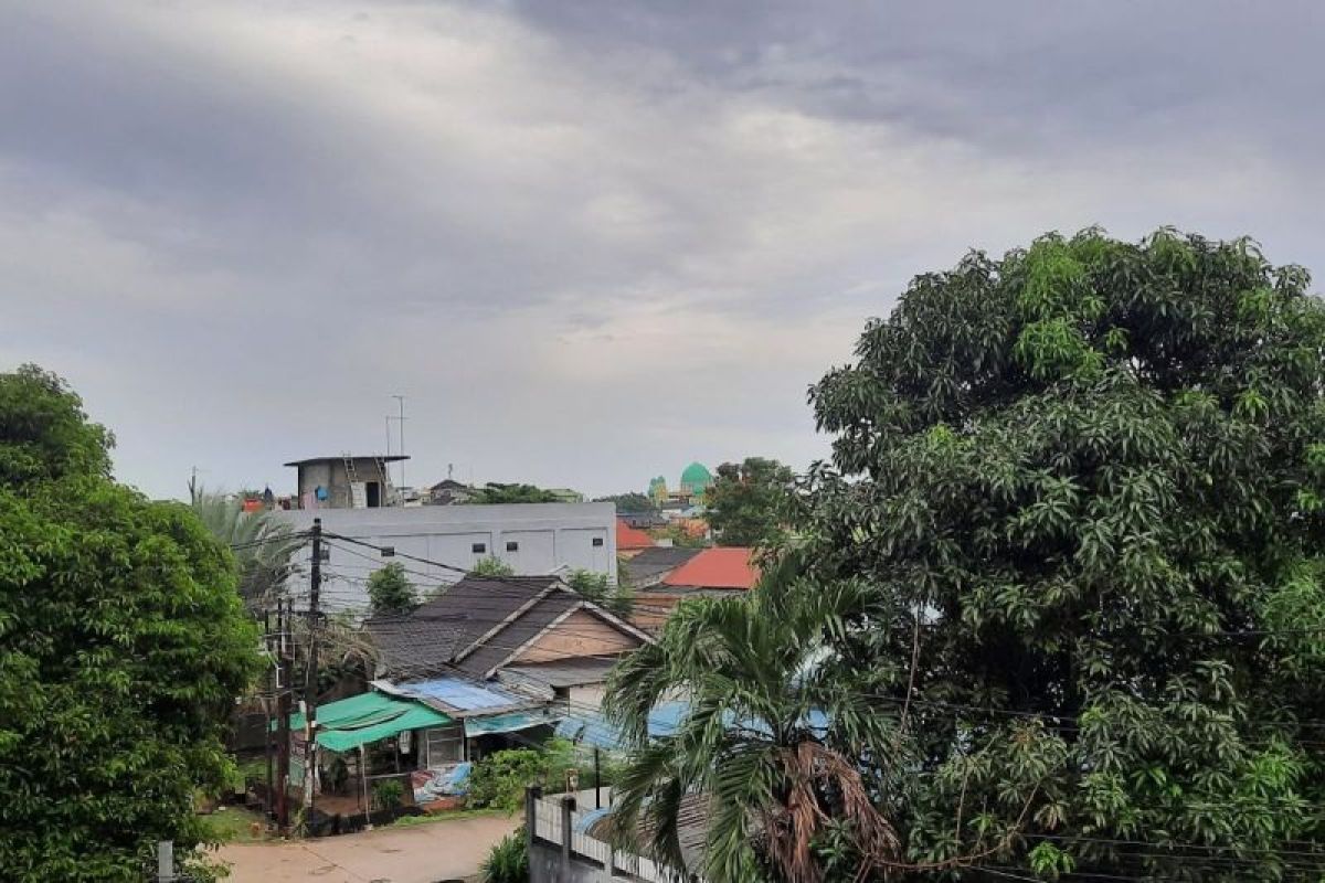 BMKG prakirakan cuaca berawan dan hujan terjadi di sebagian besar kota-kota Indonesia