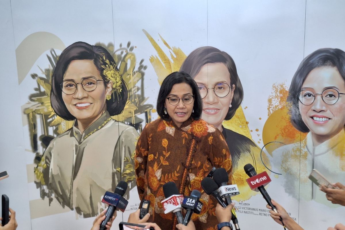 Canda Airlangga Hartarto soal buku Sri Mulyani sinyal lanjut jadi menteri