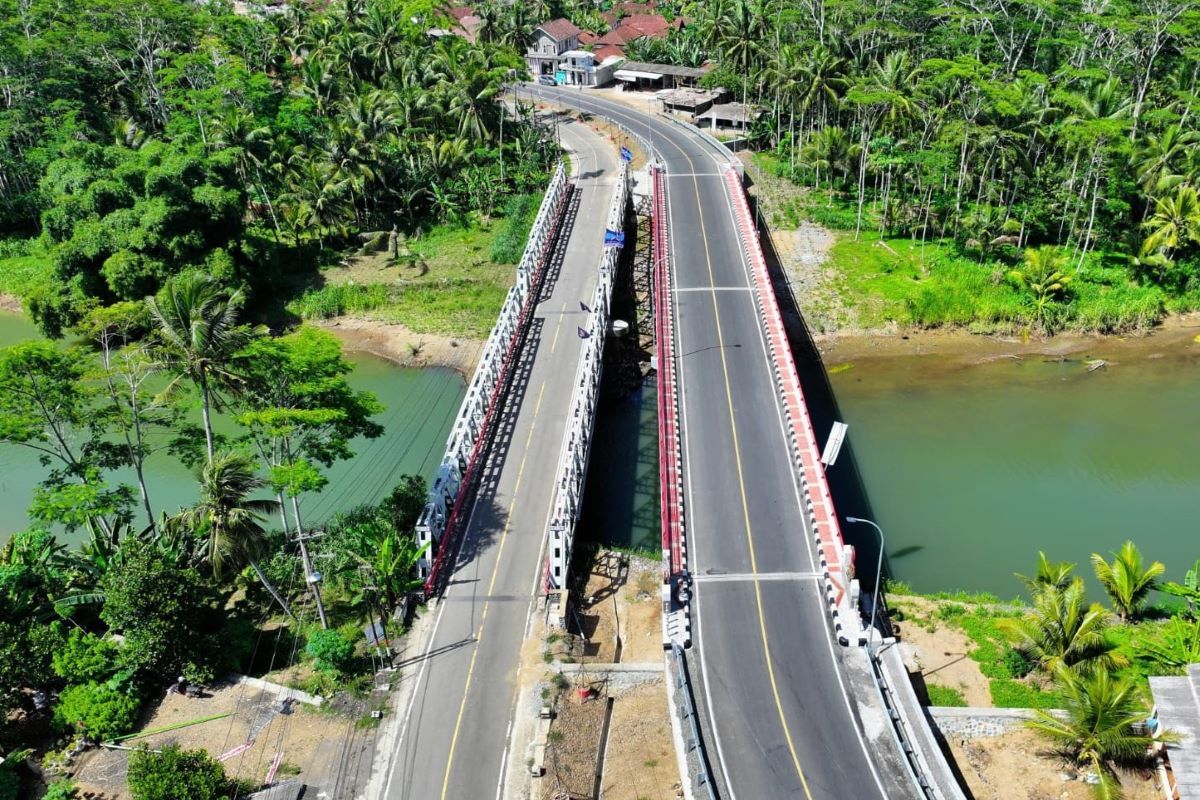 Kementerian PUPR menyelesaikan duplikasi jembatan di Bireuen