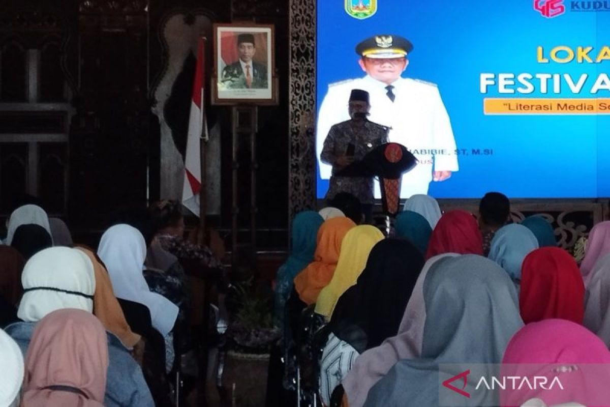 Pj Bupati Kudus raih penghargaan "Santri of the Year 2024" dari INC