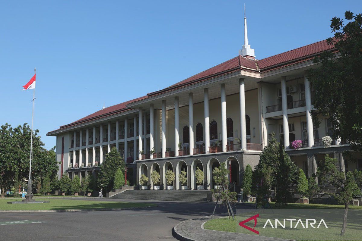 Mahasiswa UGM menciptakan sandal bantu pemulihan patah tulang