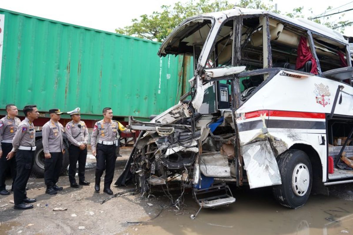 Polisi selidiki penyebab kecelakaan bus di Pati tewaskan enam orang