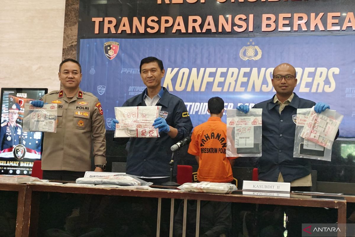 Guru honorer di Banyuwangi ditangkap karena menjual data elektronik BKN