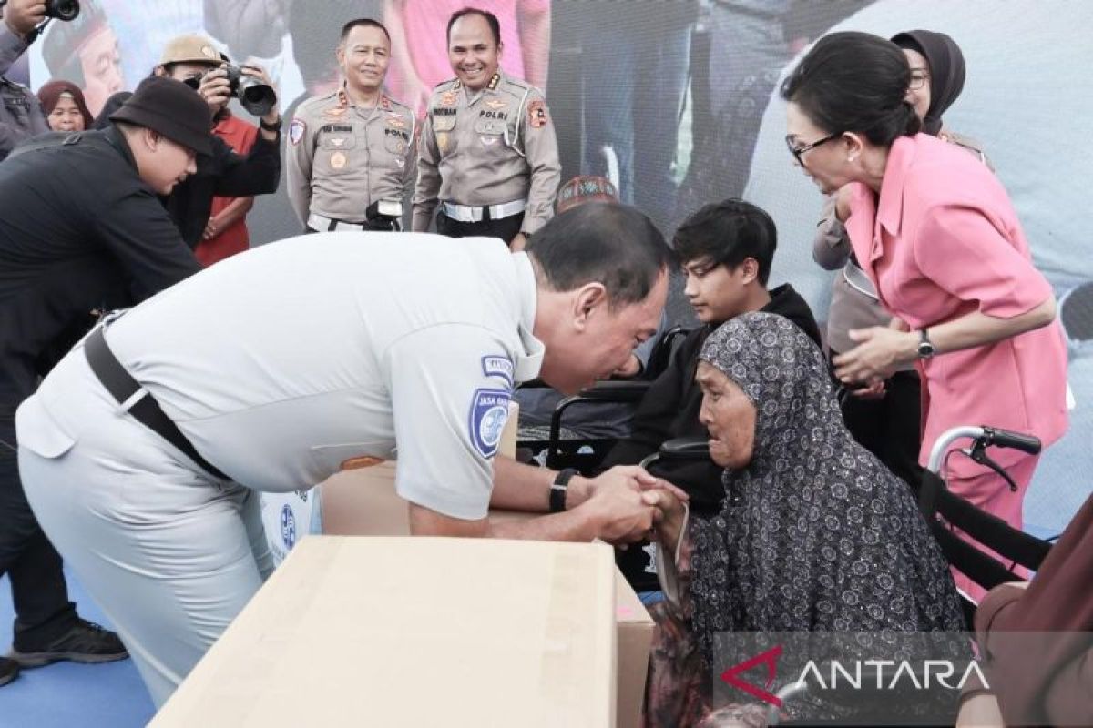 Korlantas-Jasa Raharja gelar bakti sosial di Kuningan Jawa Barat