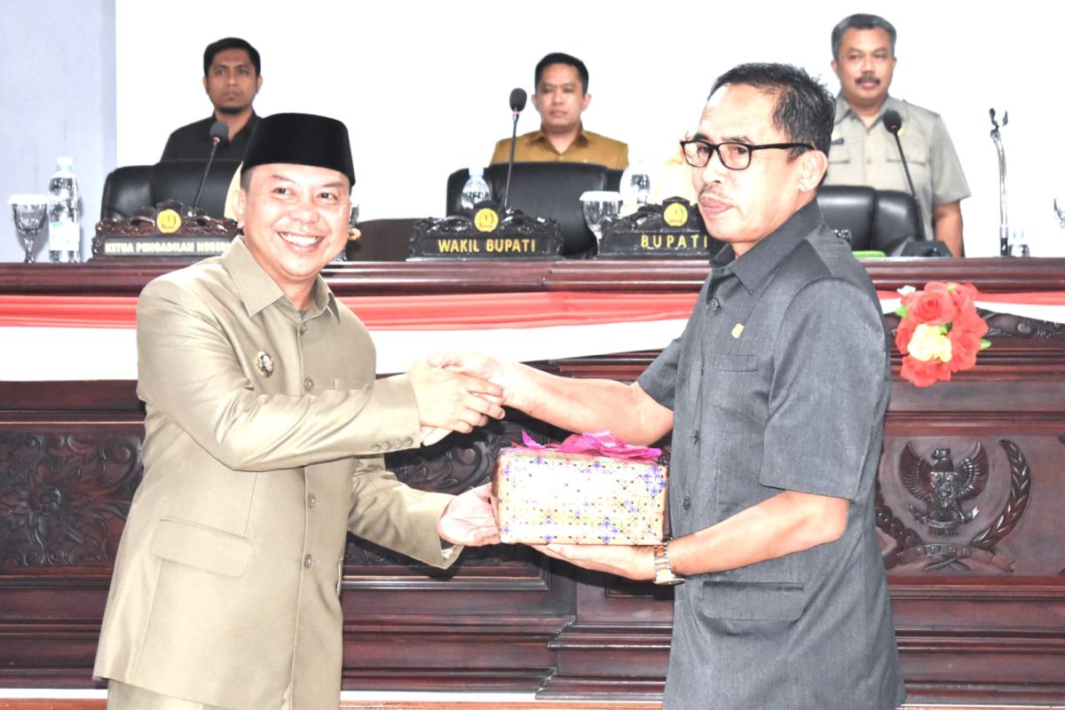 Bupati serahkan Ranperda APBD 2025 kepada DPRD Selayar