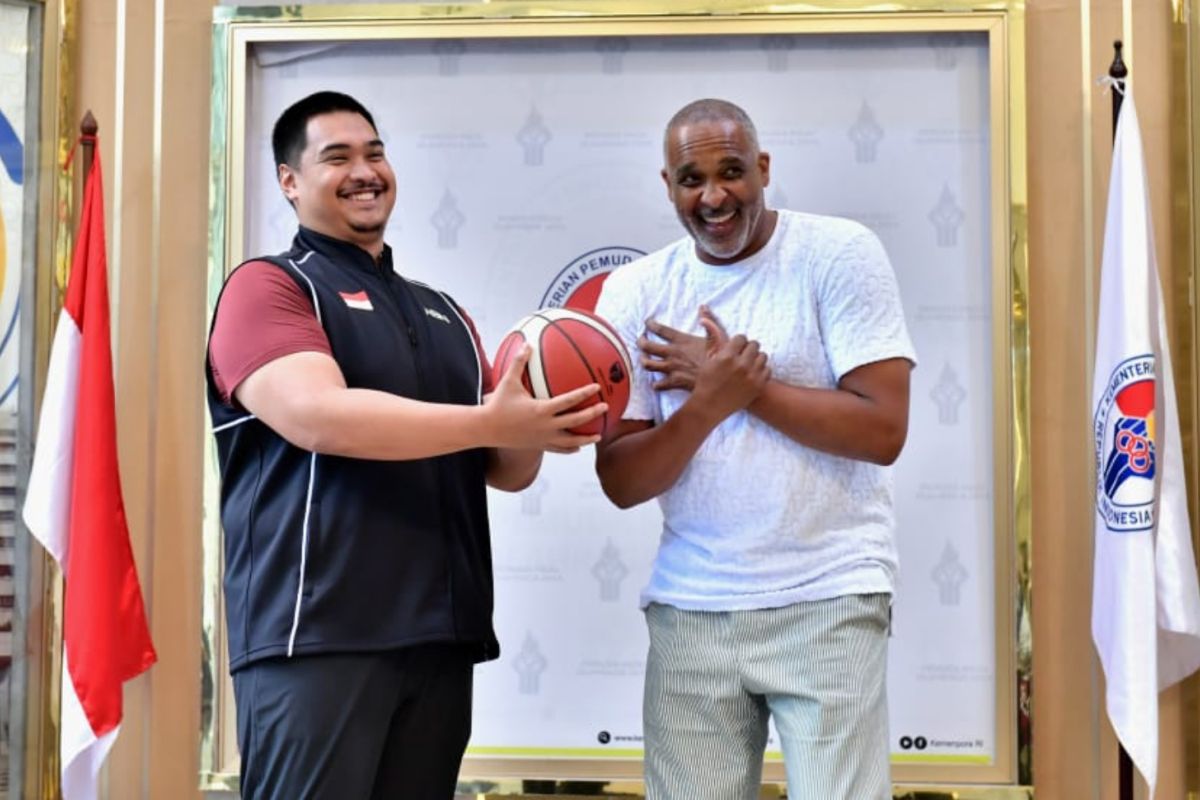 Menpora Dito gembira Phil Handy melatih pelatih basket Indonesia