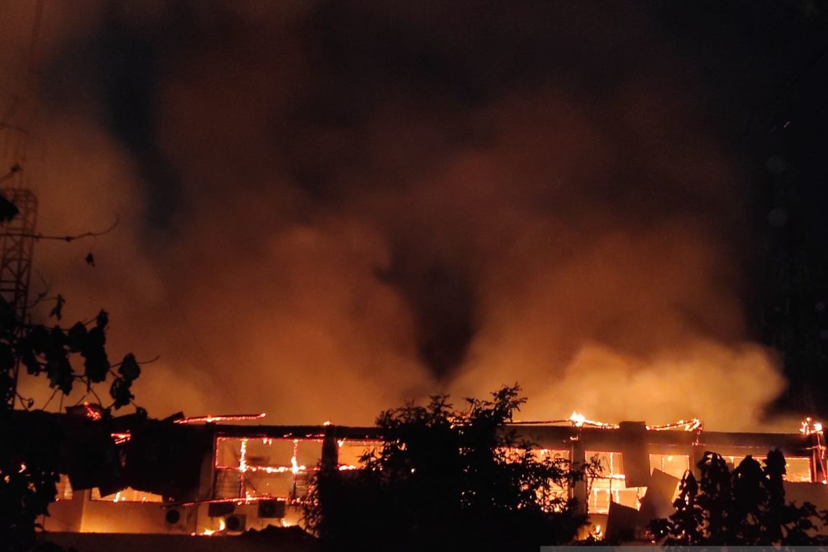 Kantor Dinas Kesehatan NTT terbakar