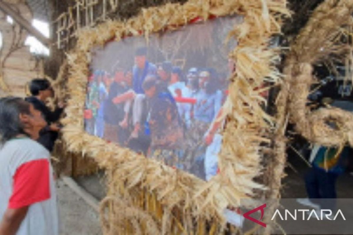 Foto budaya  seniman petani dipamerkan pada Festival Lima Gunung