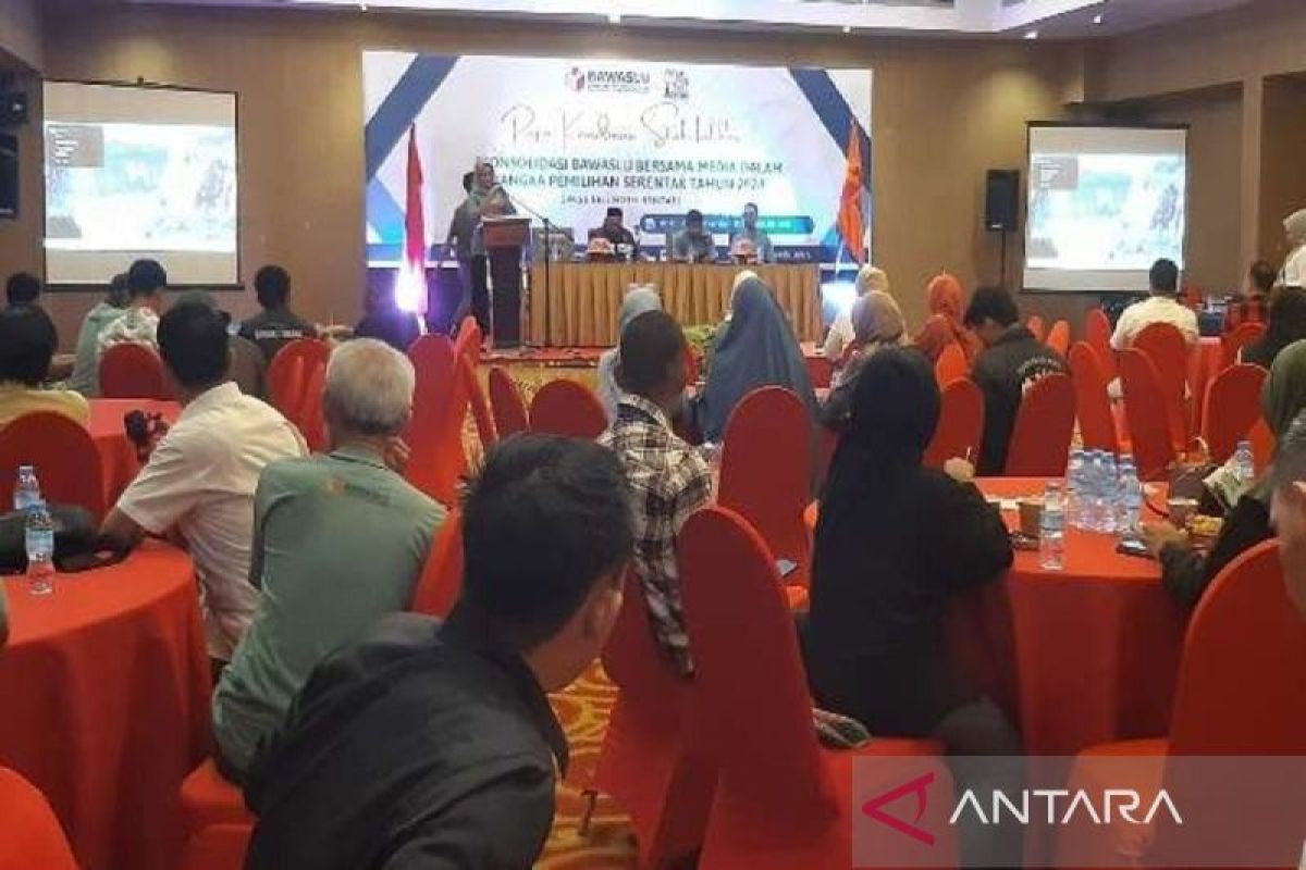 Bawaslu Sultra ajak media tangkal isu SARA dan hoaks Pilkada 2024