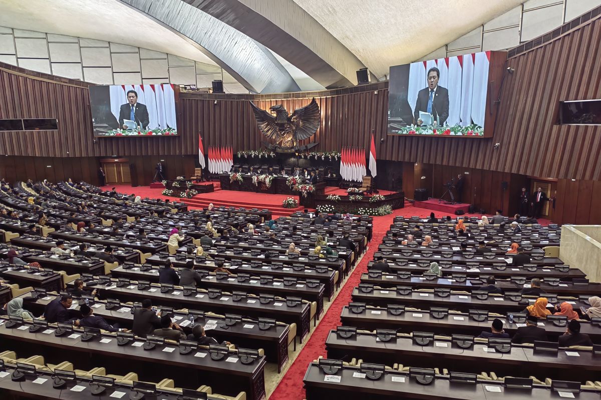 Bambang Soesatyo buka sidang paripurna akhir dengan dua bait pantun