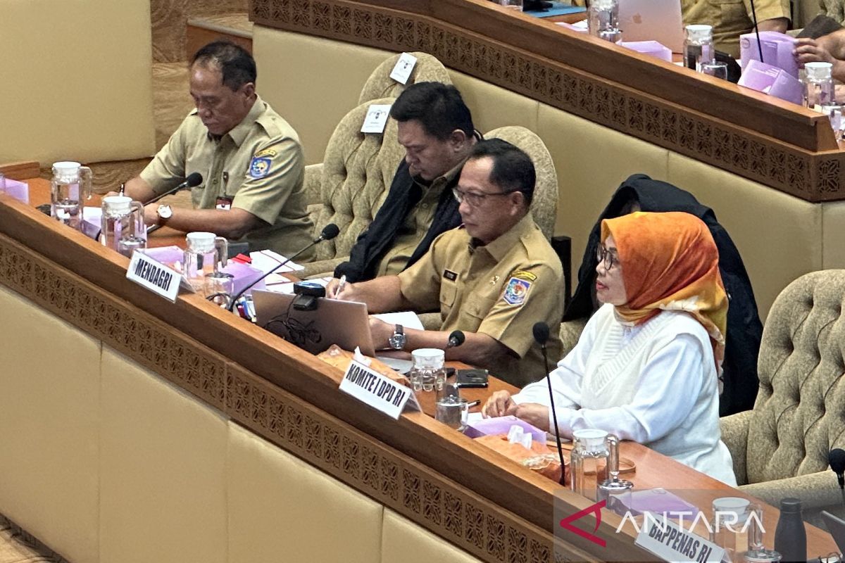 Mendagri minta masyarakat lapor Bawaslu jika ada Kades tidak netral di Pilkada