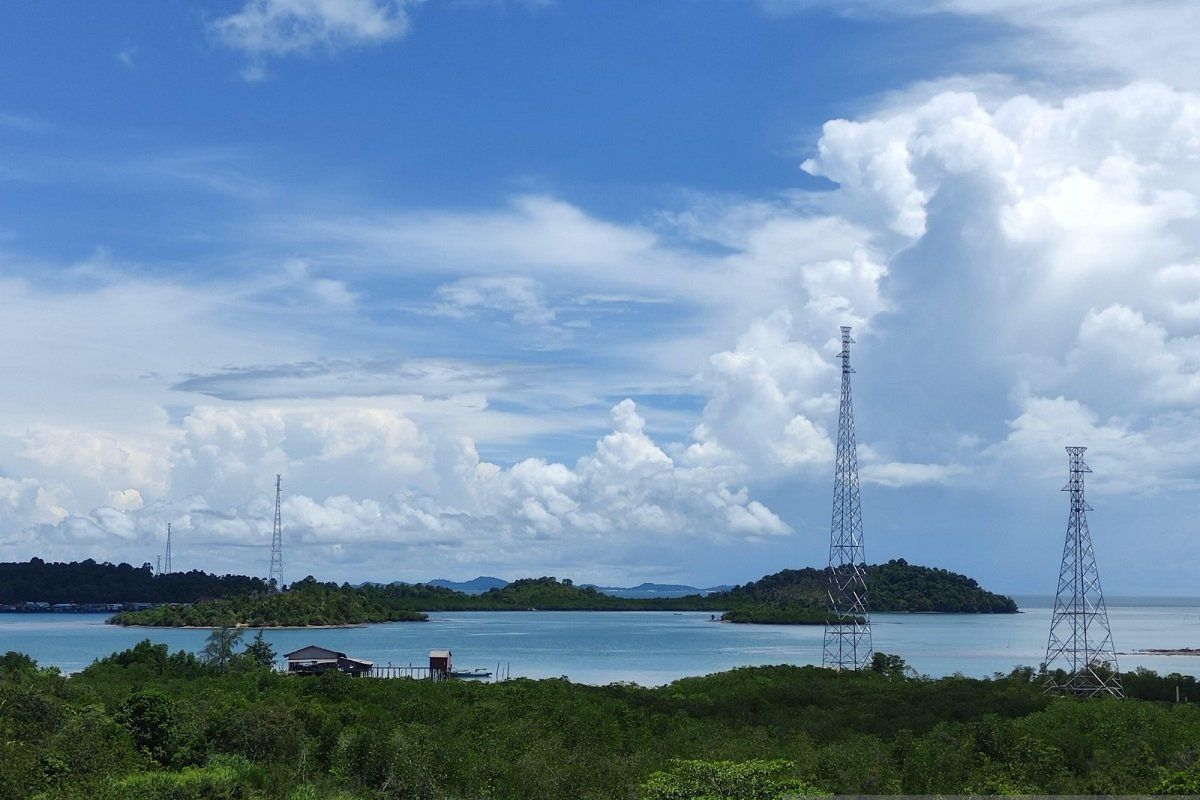 PLN pasok listrik 24 jam bagi warga Pulau Nguan di Kepri