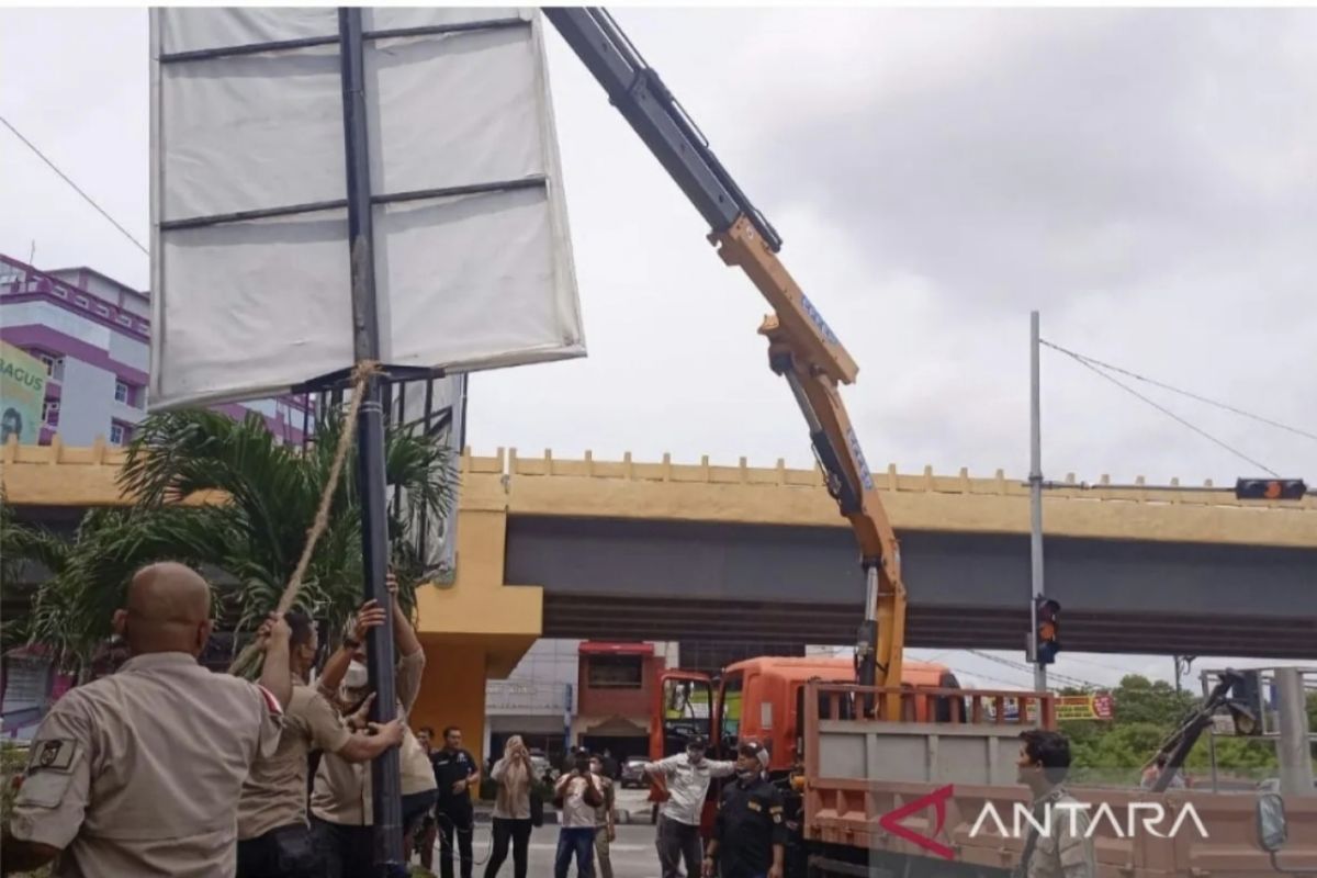 Pengusaha reklame di Pekanbaru diingatkan segera perbarui izin