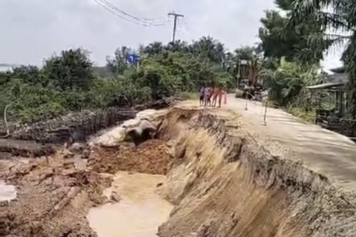 Waspada longsor di Jalan Lintas Tembilahan-Rengat