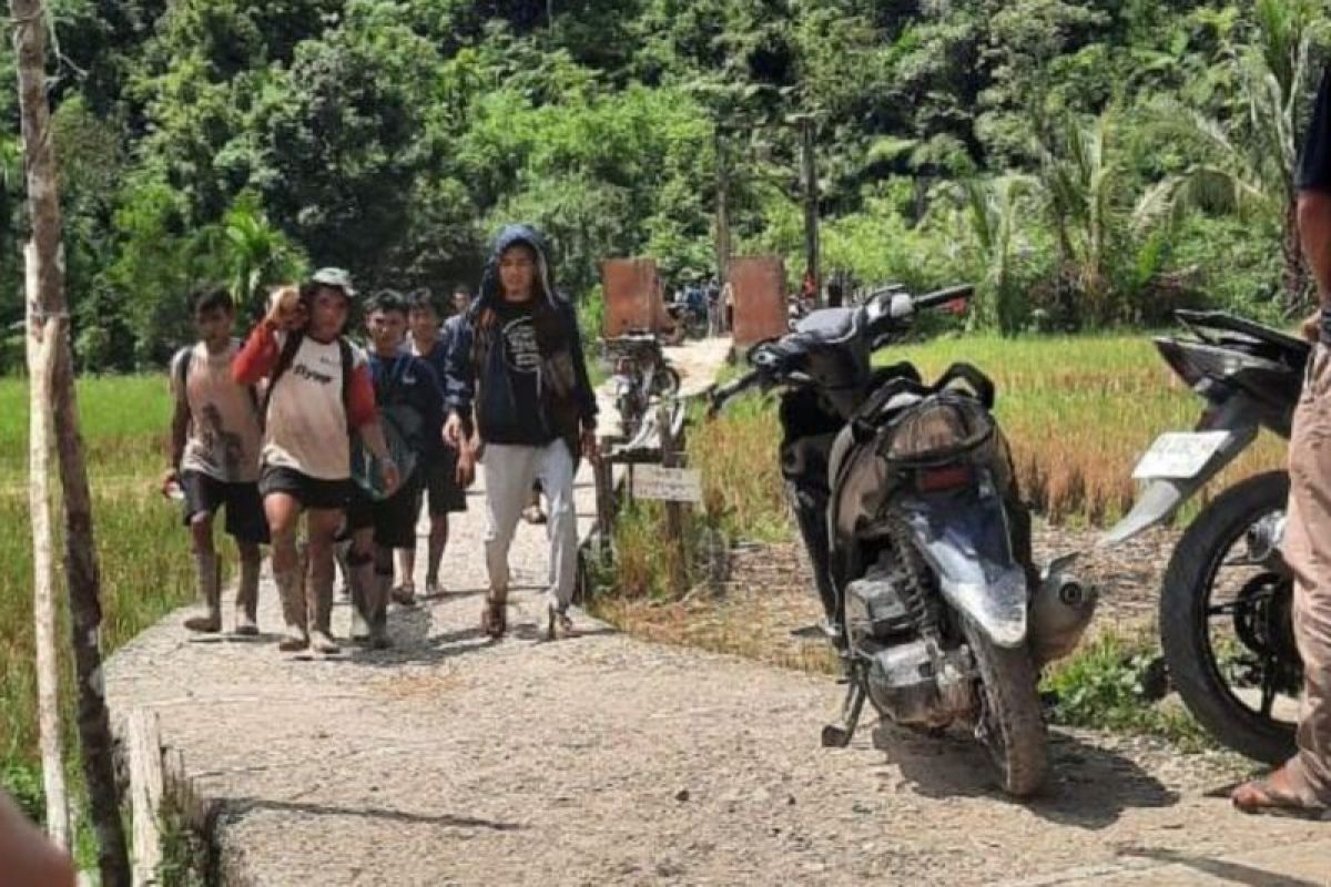 15 orang meninggal dunia akibat tertimbun longsor di lokasi pertambangan Kabupaten Solok