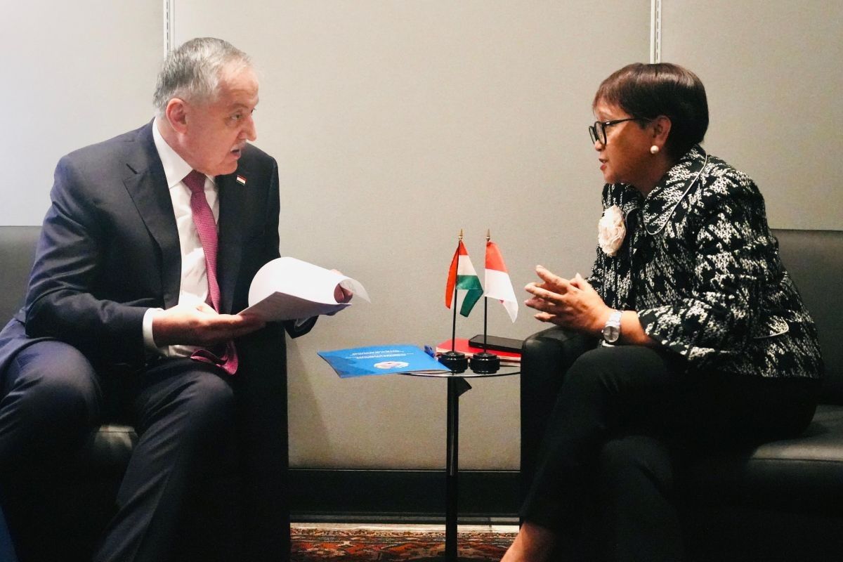 Menlu RI Retno Marsudi bahas penguatan hubungan bilateral dengan Tajikistan