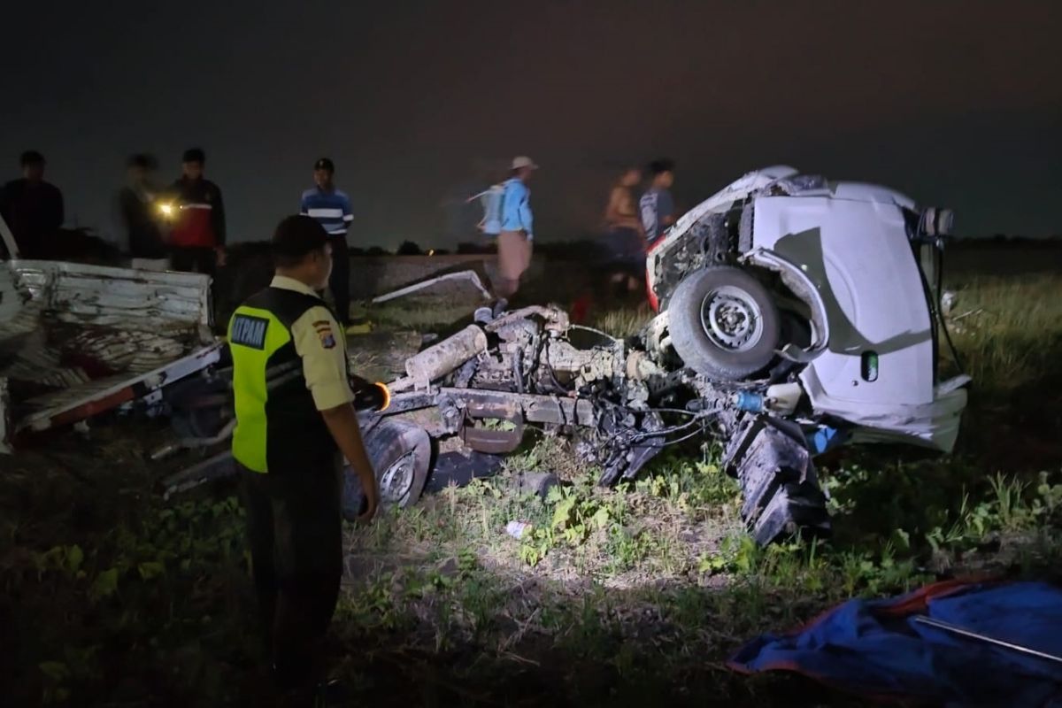 Mobil pick up tertabrak KA di Nganjuk Jatim