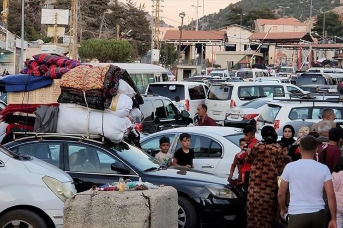 Ribuan warga Lebanon melarikan diri ke Suriah