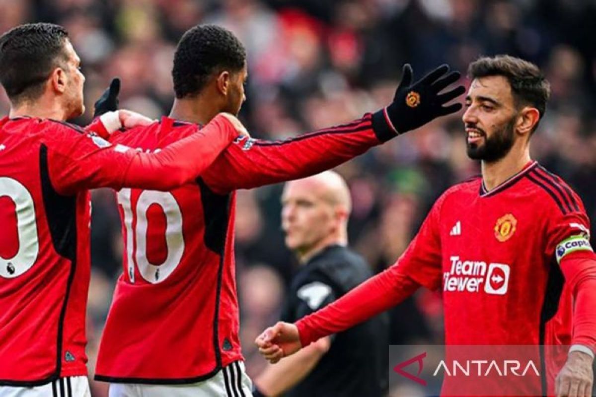 Bruno Fernandes protes kartu merah di kekalahan United dari Tottenham Hotspur