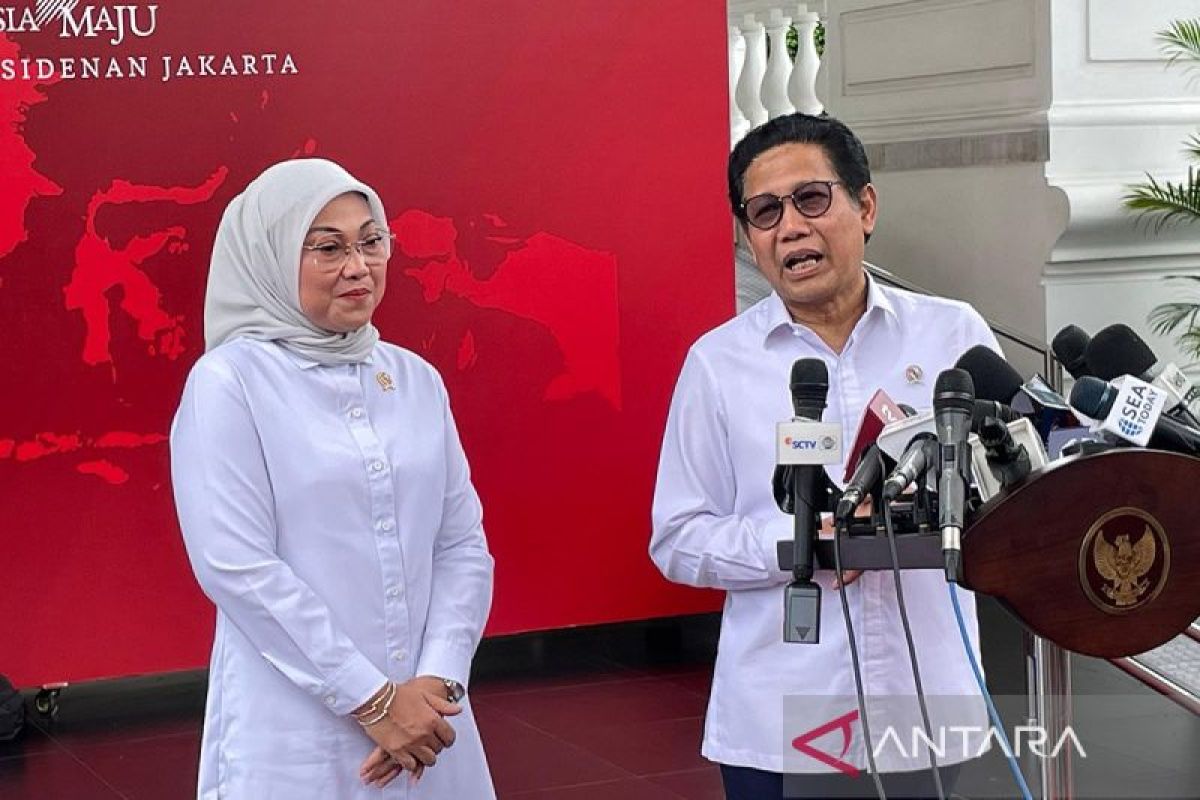 Jokowi menunjuk Muhadjir dan Airlangga menjadi Plt Mendes PDTT dan Menaker