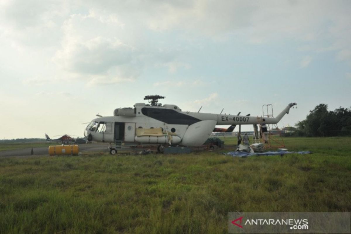 BPBD kerahkan helikopter  pembom air padamkan karhutla di Muara Enim-OI