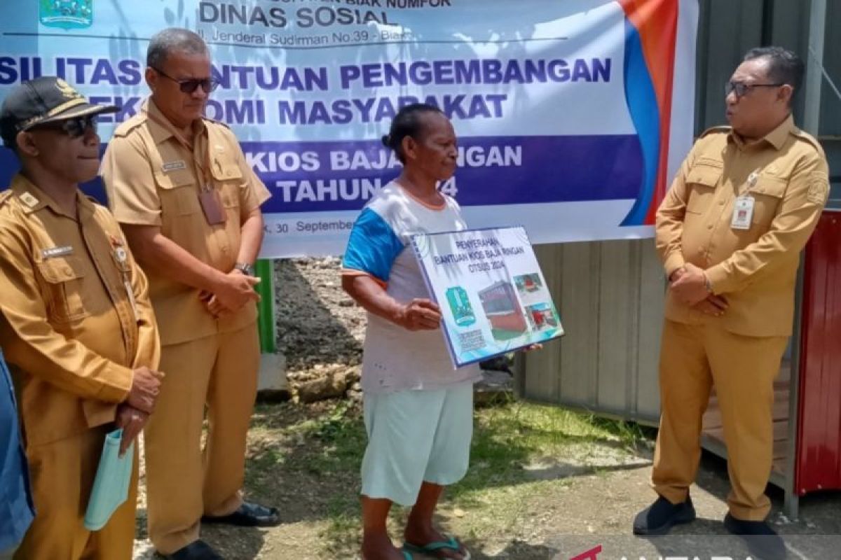 Pemkab Biak salurkan bantuan otsus 24 kios untuk pelaku usaha OAP