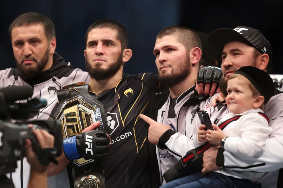 Islam Makhachev akan kembali pertahankan juara Januari 2025 kata Khabib