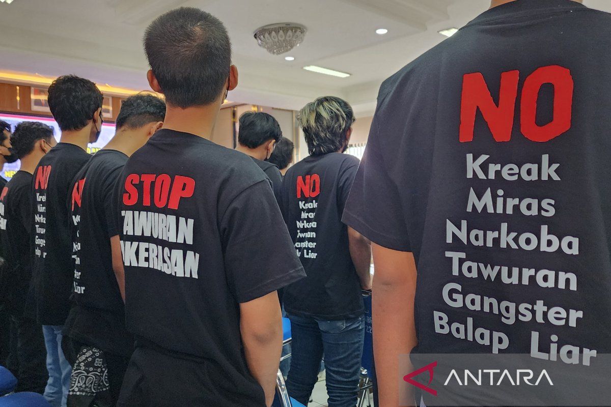 Belasan gangster di Kota Semarang menyatakan  bubar