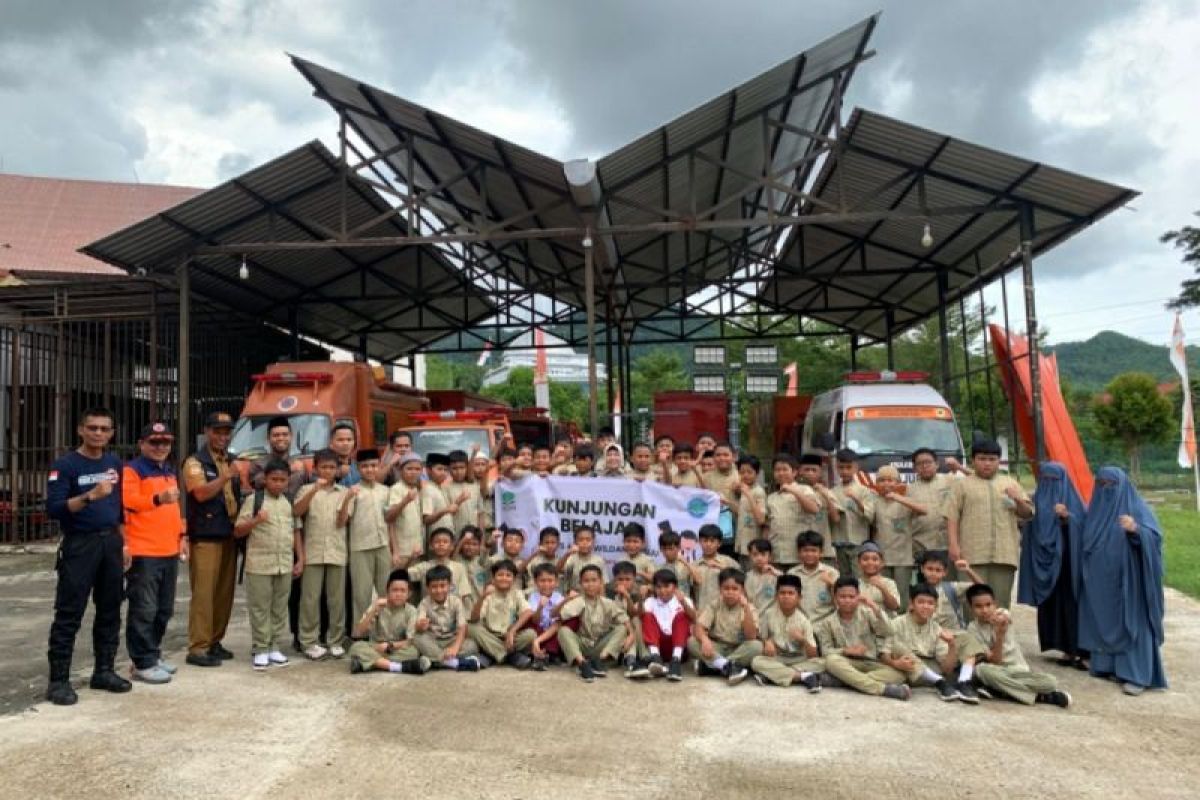 BPBD Sulbar mengedukasi murid SD di Mamuju mengenai kebencanaan