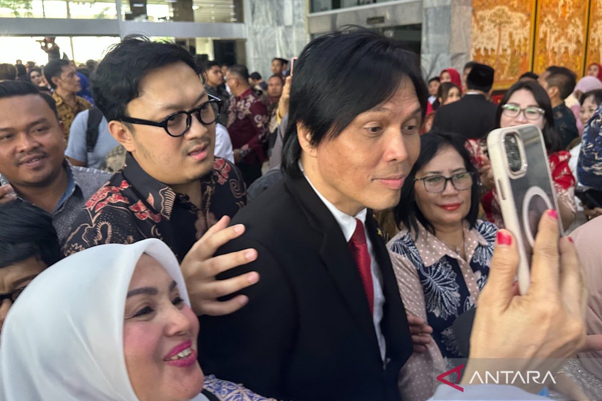 Dilantik anggota DPR, Once tidak masalah satu komisi dengan Ahmad Dhani