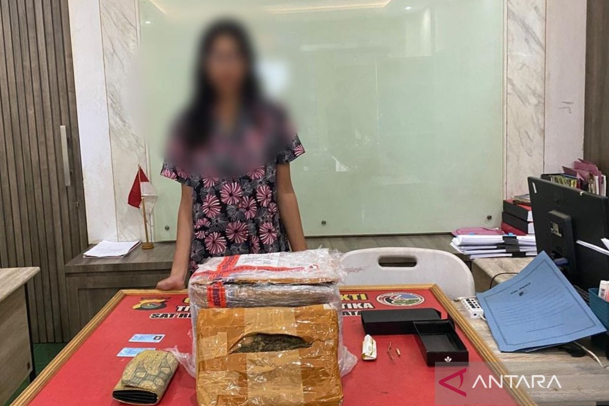 Polisi tangani kasus mahasiswi terima kiriman paket ganja di Mataram