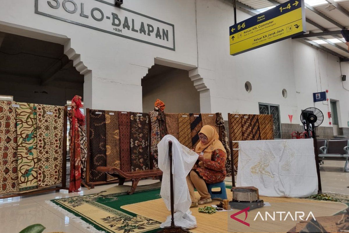 Ada  pameran batik di Stasiun Solo Balapan