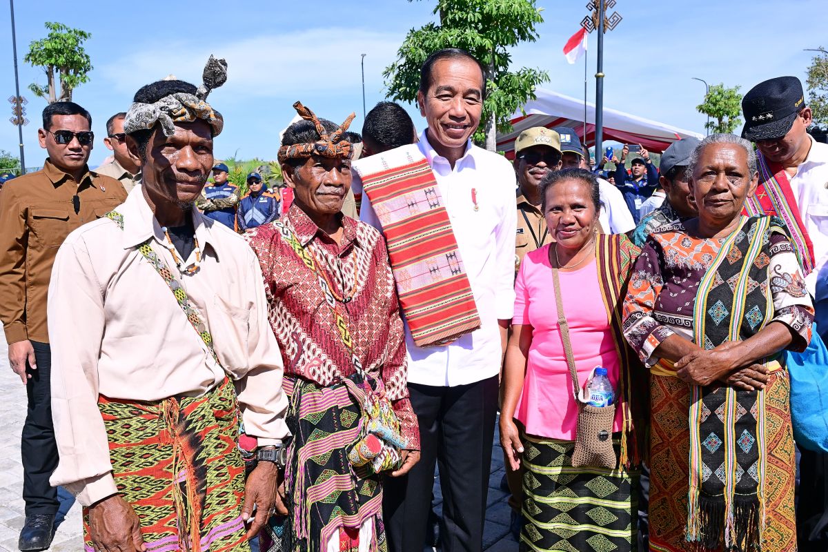 Presiden kunjungi Pasar Kefamenanu, cek harga pangan dan berpamitan