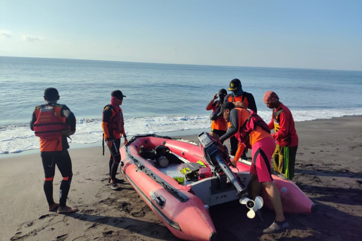 Tim SAR evakuasi korban tenggelam di Pantai Ijo Balit Lombok Timur