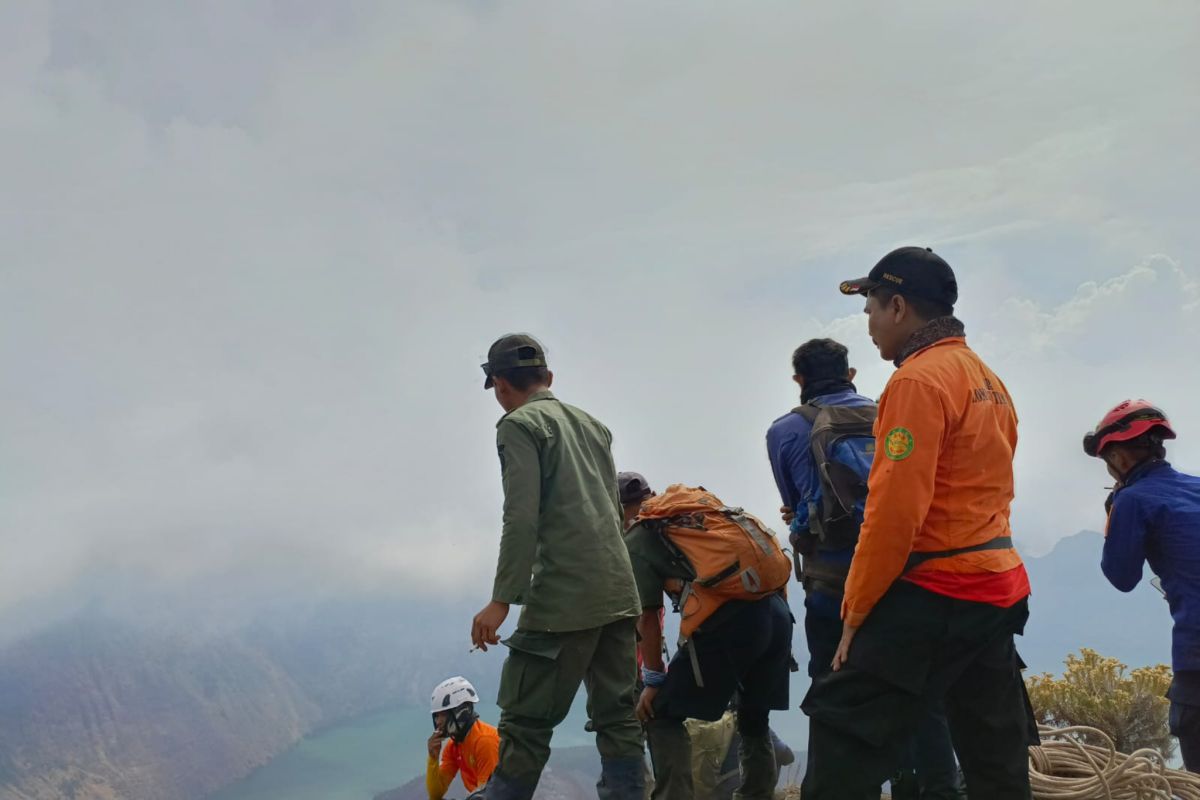 Tim SAR lanjutkan pencarian pendaki hilang di Gunung Rinjani Lombok