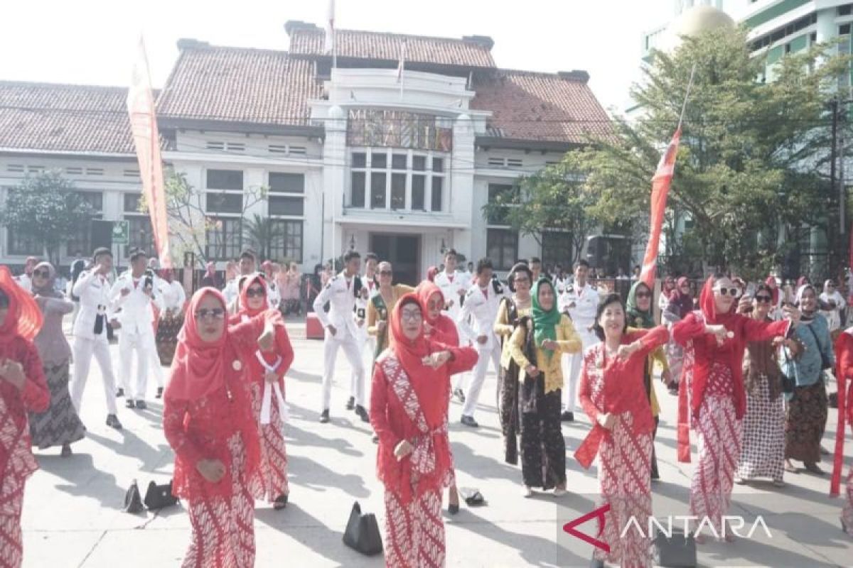 Pemkot Pekalongan  lakukan flashmob berbatik pada HBN 2024