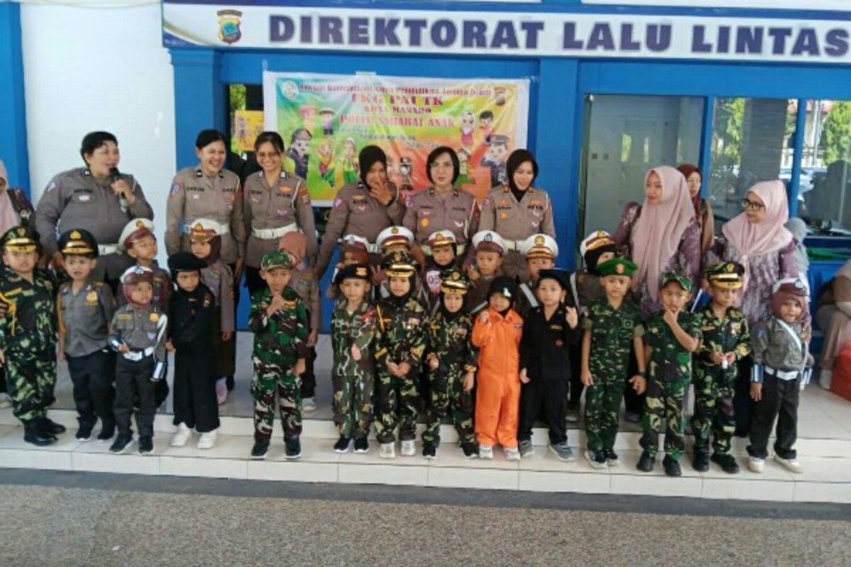 Ditlantas Polda Sulut edukasi disiplin lalu lintas ratusan anak TK Islam Manado