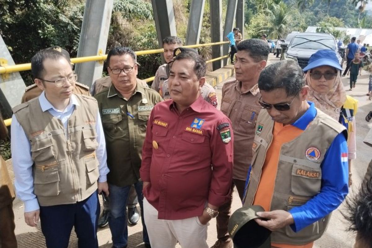 Pemprov Sumatera Barat aspal ruas Jalan Langgai sepanjang 2 kilometer