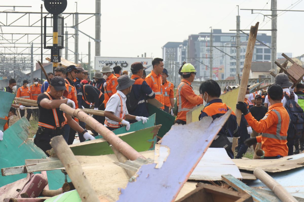 Rawan kecelakaan, KAI Daop 6 sterilisasi kawasan Bong Suwung Yogyakarta