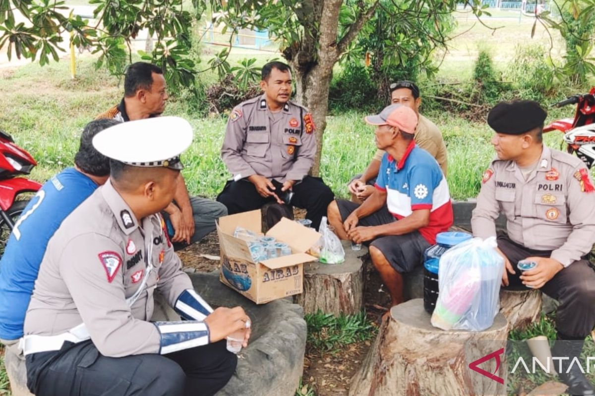 Polsek Lirik sosialisasi Pilkada damai bersama komunitas trabas