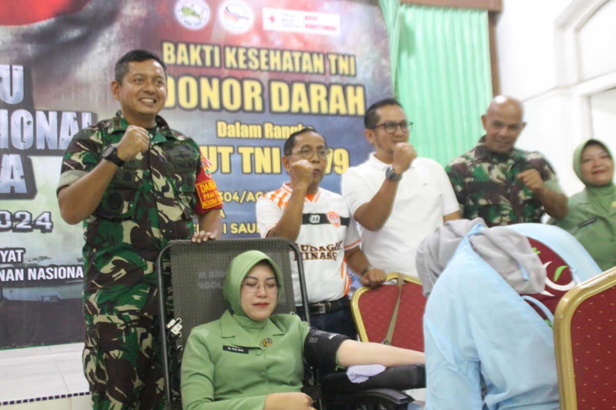 Kodim 0304 Agam gelar donor darah terbesar di Bukittinggi sambut HUT Ke-79 TNI