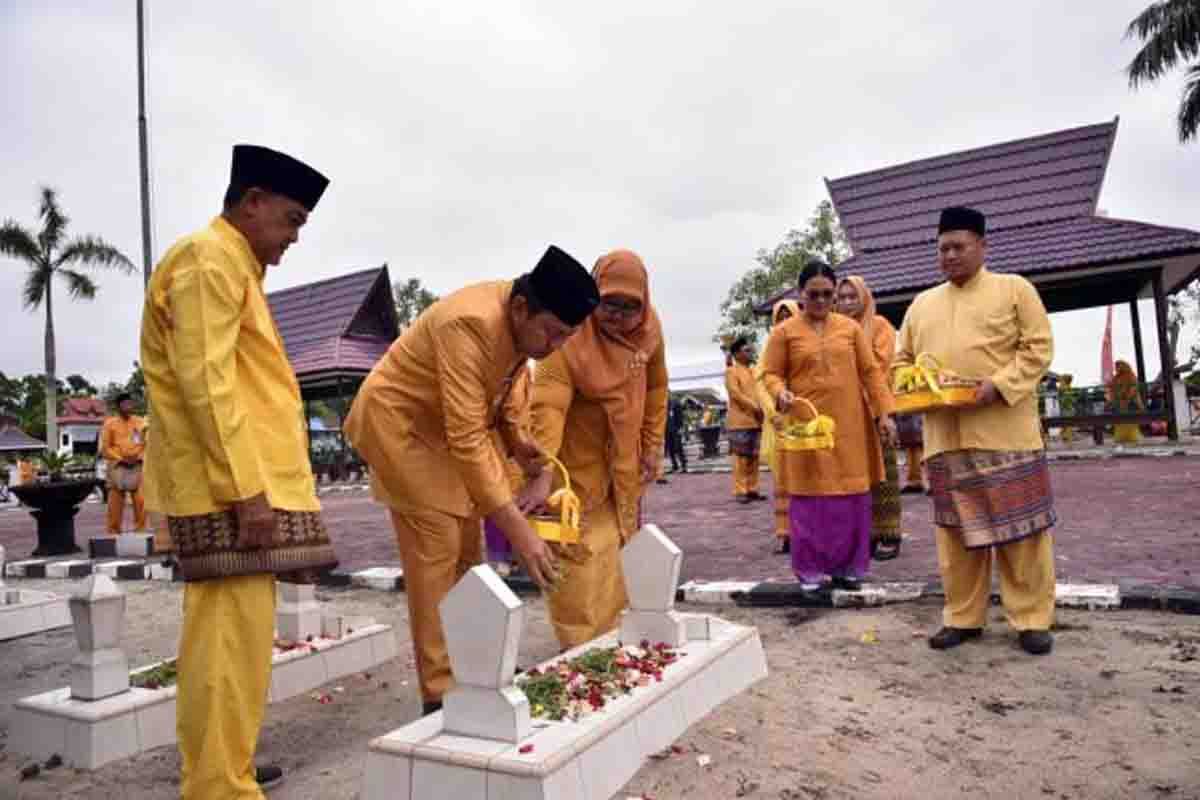 Kenang perjuangan dan pengorbanan, Pj Bupati ziarah ke makam para pendiri Kobar