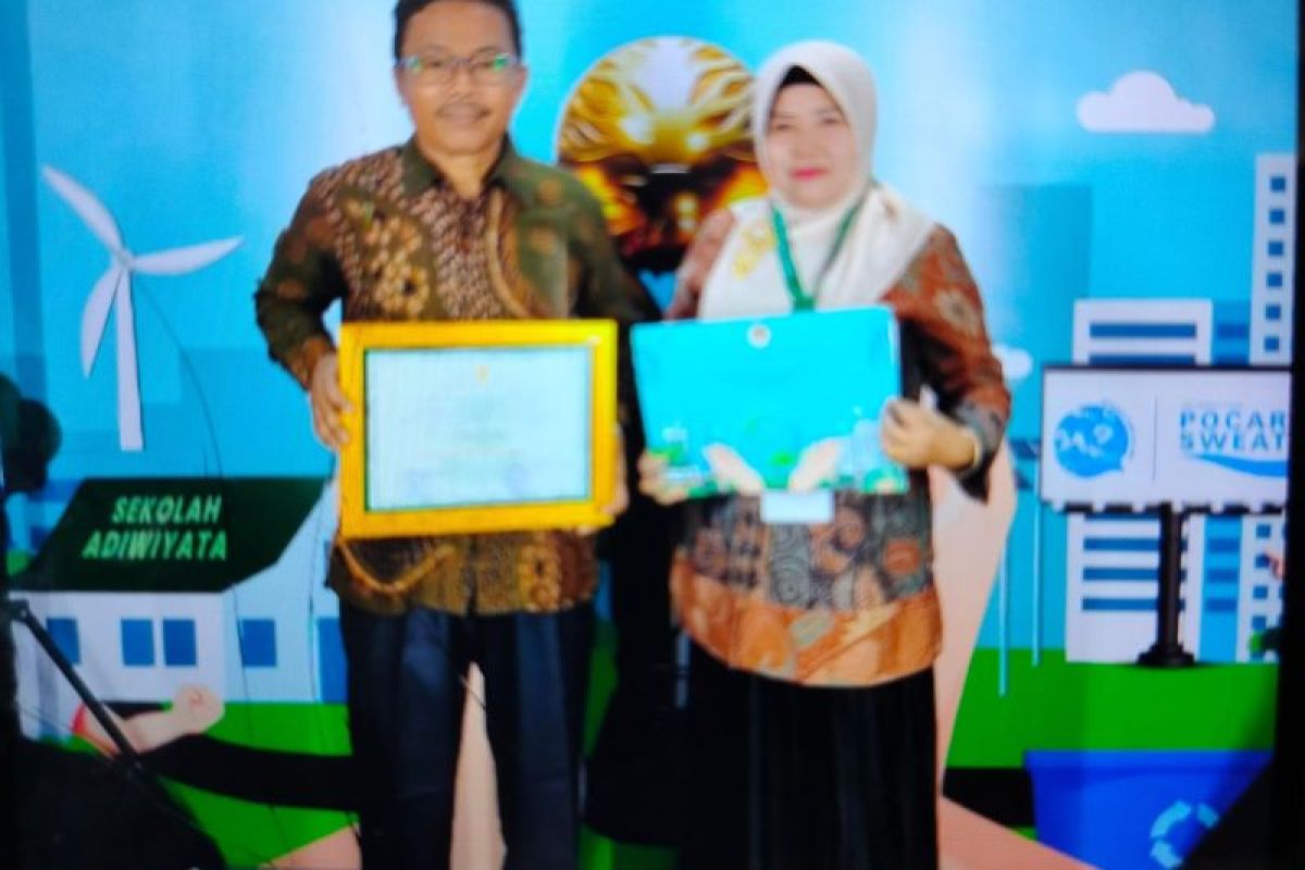 SDN 10 Sangkir Agam terima penghargaan Adiwiyata Nasional 2024