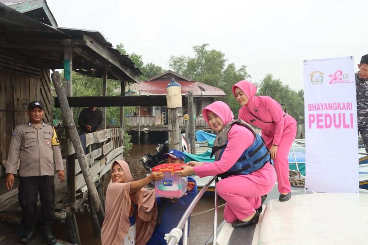 Sinergi TNI-Polri, Bhayangkari dan Persit di Dumai bantu masyarakat membutuhkan