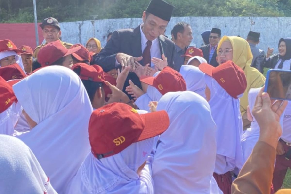 Pemkab Kolut gratiskan seragam sekolah pelajar pada 2025