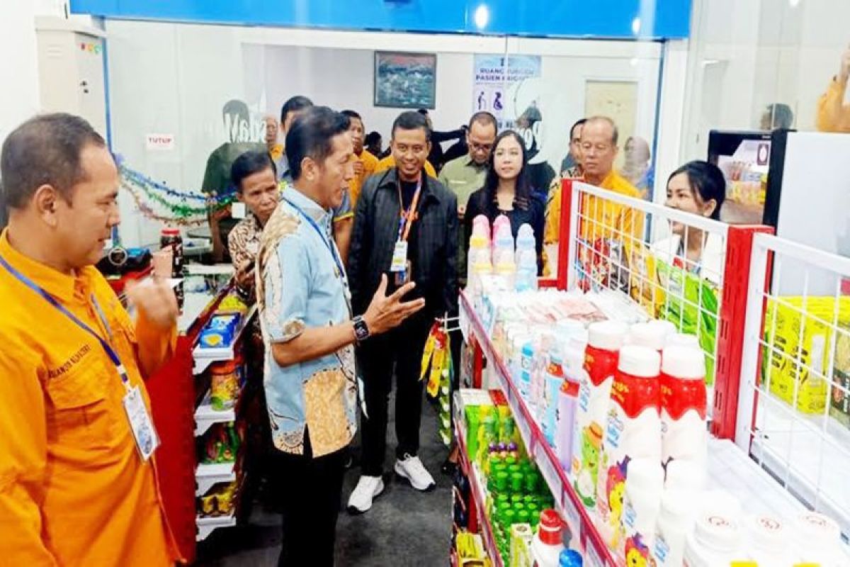 Pj Bupati Barut resmikan minimarket Perusdamart RSUD Muara Teweh