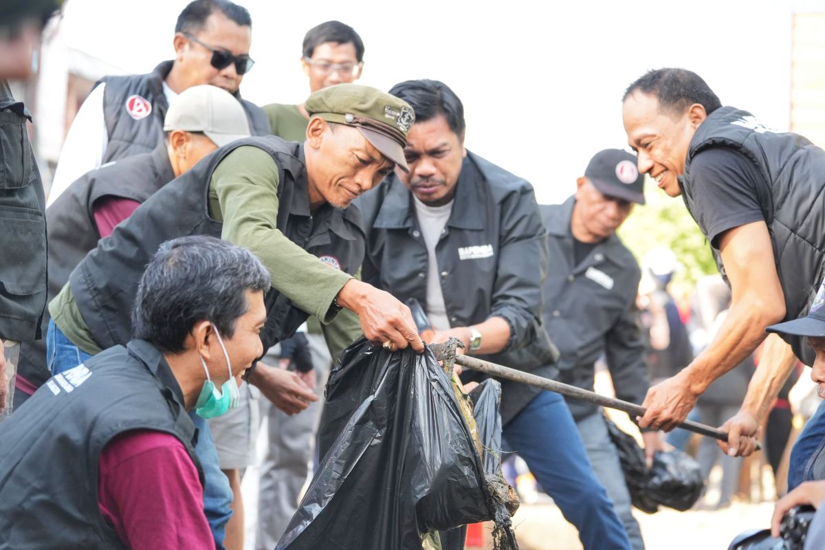 Pj Sekda Makassar pimpin kegiatan Sabtu Bersih sambut penilaian Adipura