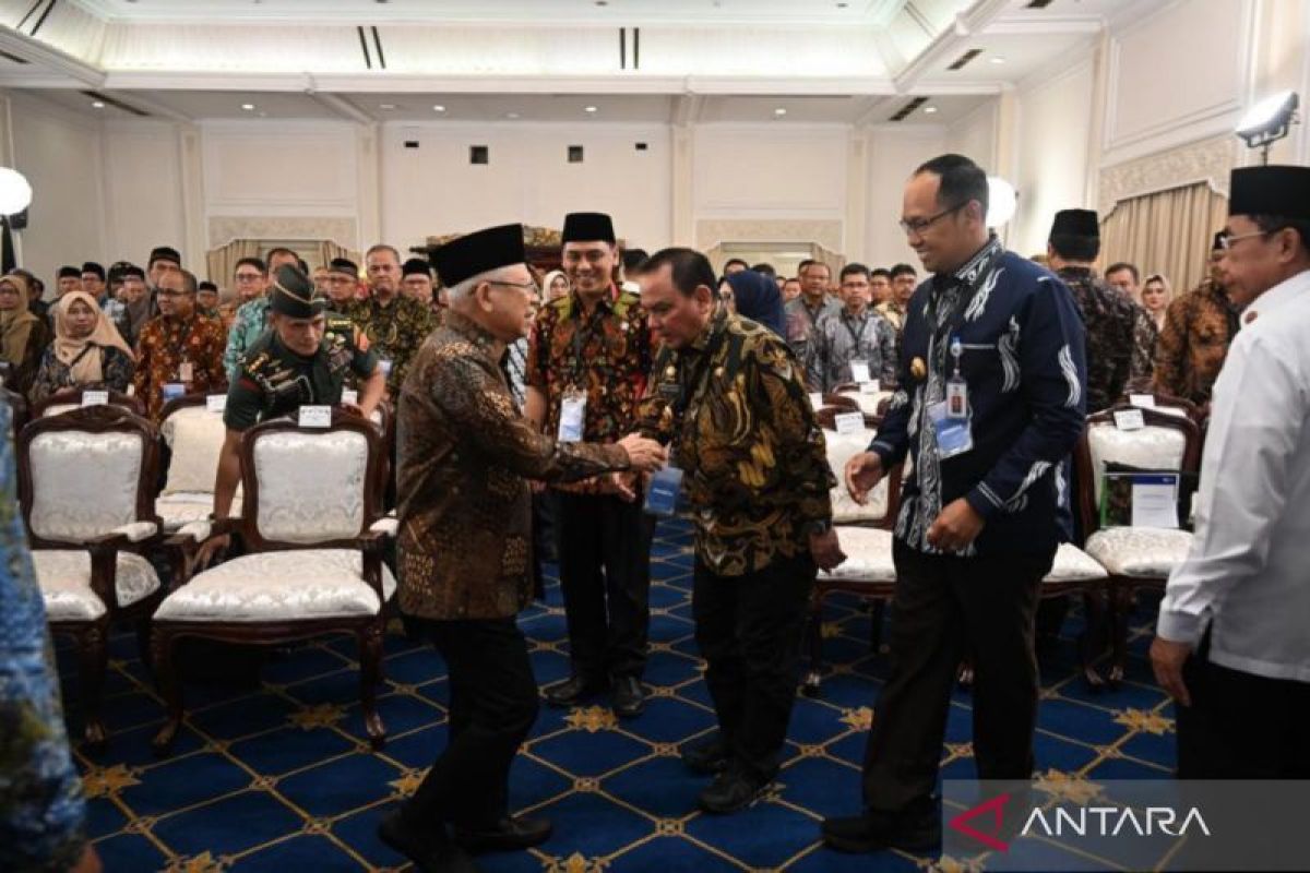 Pj Gubernur Sultra hadiri Rapat Pleno KNEKS 2024 dan sinergi ekonomi Keuangan Syariah